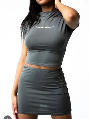 Source Unknown Gray Crop Top with Logo